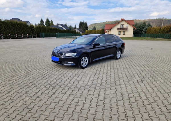 Skoda Superb cena 69900 przebieg: 188000, rok produkcji 2016 z Gorlice małe 172